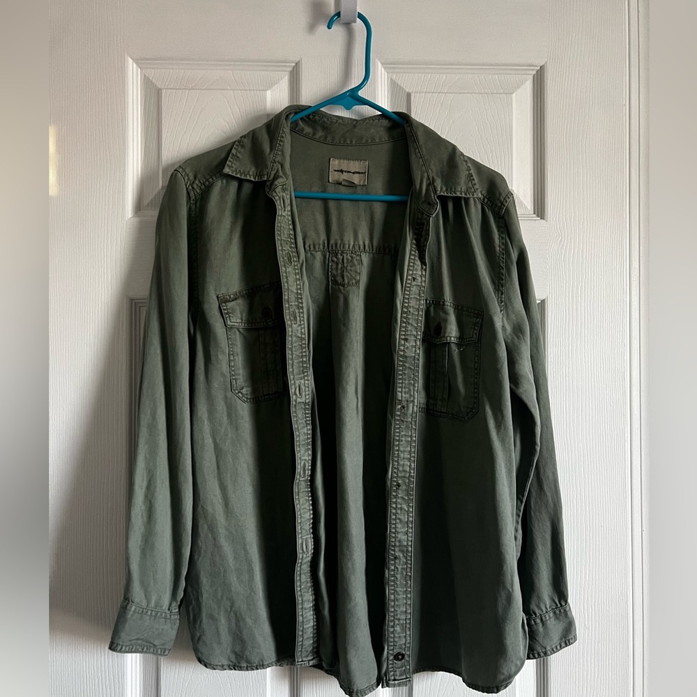 American eagle green button up